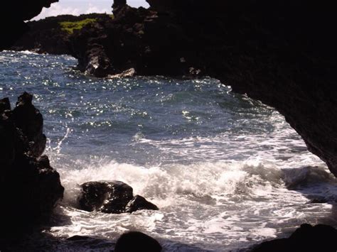 Premium Photo Sea And Rocks Seen Through Caves