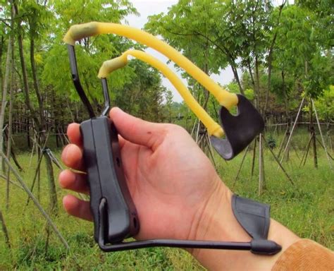 Powerful Slingshot Catapult Folding Wrist Sling Shot Slingshot For