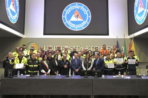 Antincendio Schifani Consegna Attestati A Nuovi Volontari Di