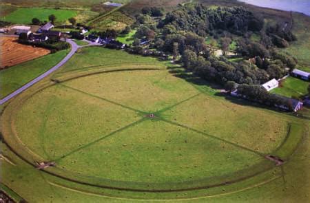 "Inside that fortress sat a few peasant men, and it was half-made": a study of 'Viking ...