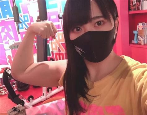 Xuất hiện tân binh máy ủi của làng phim hot girl cơ bắp cuồn cuộn mạnh mẽ khiến đồng