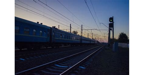 Товарен влак дерайлира близо до гара Шивачево