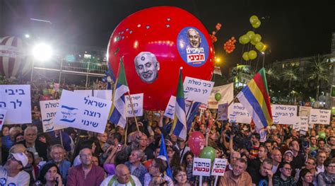 40 000 Gather For Anti Netanyahu Rally In Tel Aviv The Forward