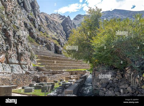 Ollantaytambo Inca ruins and Terraces - Ollantaytambo, Sacred Valley ...