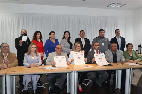 Firman Convenio De Colaboraci N Canaco Tijuana Y El Ieebc Para Promover