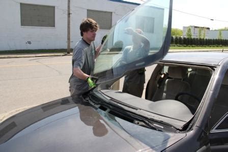 4 Ways to Tell if You Need a Windshield Replacement or a Repair | Only 1 Auto Glass