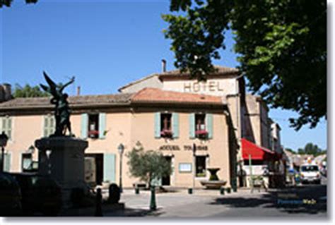 Mouriès Village des Alpilles Provence Web