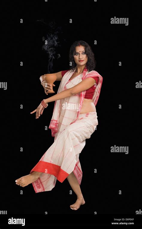 Bengali Woman Performing Ritual Dance Stock Photo Alamy