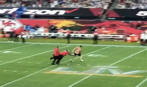 Super Bowl Streaker Bucs Vs Chiefs Fourth Quarter Stoppage As Fan Gets