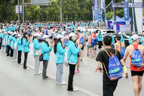 2023重庆马拉松开跑，李芷萱斩获女子亚军！