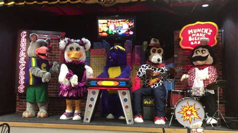 Chuck E Cheese S Chuck E S Place Full Stage View April