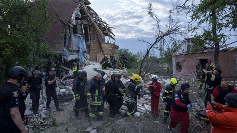 Más heridos y más daños graves en edificios de Járkov por los