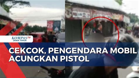 Pengemudi Yang Marah Keluarkan Pistol Dalam Insiden Kemarahan Di Jalan