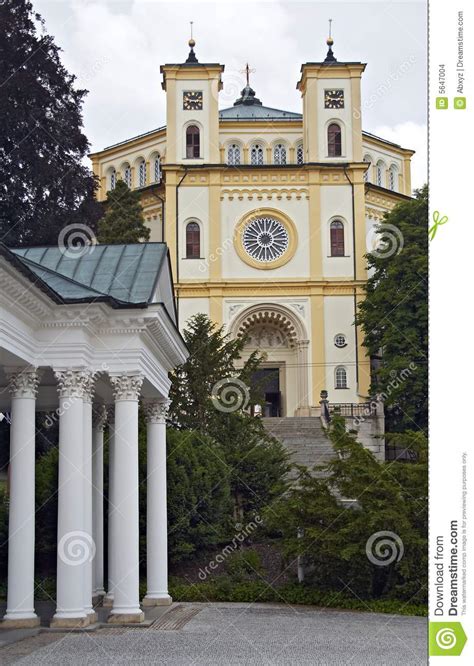 Colunata Dos Termas E A Igreja Foto De Stock Imagem De Entrada