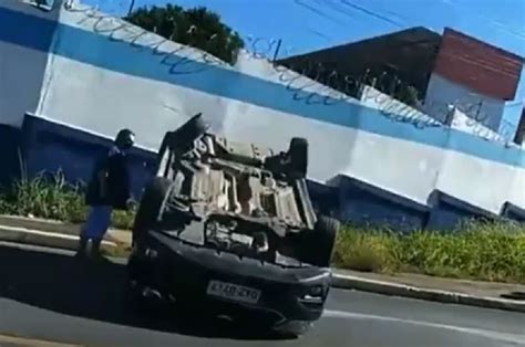 Carro Capota Em Rotat Ria Na Miguel Sutil Estad O Mt