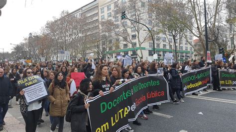 Milhares De Professores Manifestam Se Em Lisboa Em Defesa Da Escola