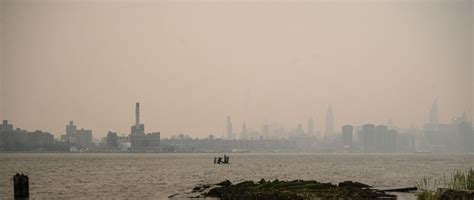 Canadá Sufre Por Cientos De Incendios Forestales Humo Cubre Las