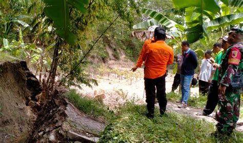 Jembatan Di Bojonegoro Putus Diterjang Banjir