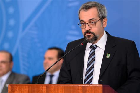 Sai o kit gay e entra a leitura em família diz Weintraub Marília Notícia