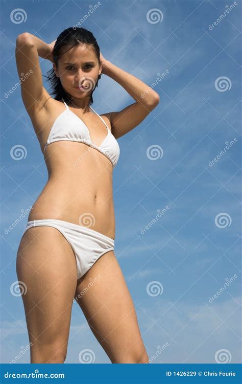Het Sexy Meisje Van De Bikini Stock Afbeelding Image Of Lippen Been