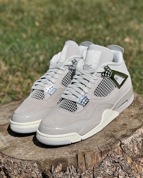 Air Jordan 4 Womens Frozen Moments AQ9129-001 | SneakerNews.com