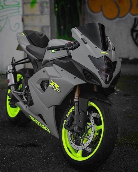 Yamaha R1 High Performance Sportbike Born To Race Artofit