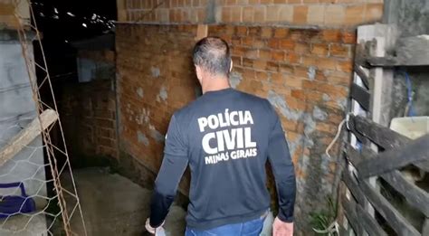 Homem fica em estado grave após ser baleado e esfaqueado dentro de casa