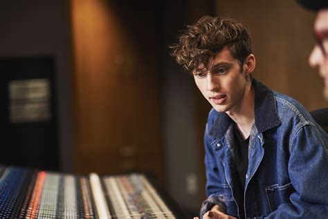 Photo Gallery Behind The Scenes With Troye Sivan Billboard Music Awards