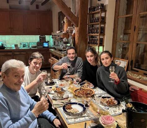 PHOTOS Alain Delon à quoi ressemble lintérieur de sa maison de