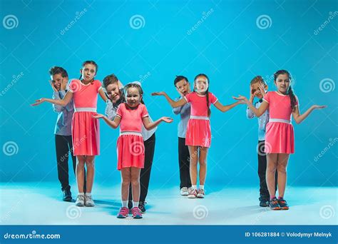 Les Danseurs Décole De Danse Denfants De Ballet De Hiphop De Rue Géniaux Et Modernes Photo