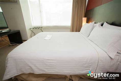 Holiday Inn Express Medellin Review: What To REALLY Expect If You Stay