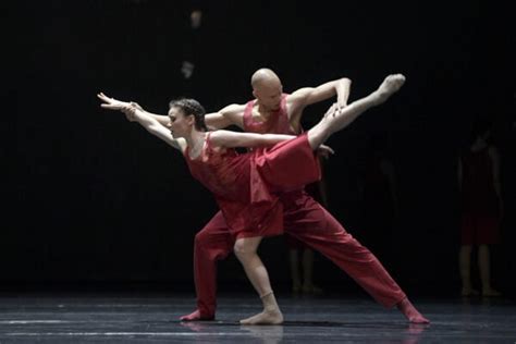 Le Sacre Du Printemps Zweiteiliger Ballettabend Von Bryan Arias Und