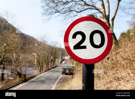 20 Mph Road Sign Stock Photos & 20 Mph Road Sign Stock Images - Alamy