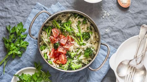 Recept Orzo tjestenina sa šparogama brokulom graškom i rajčicom