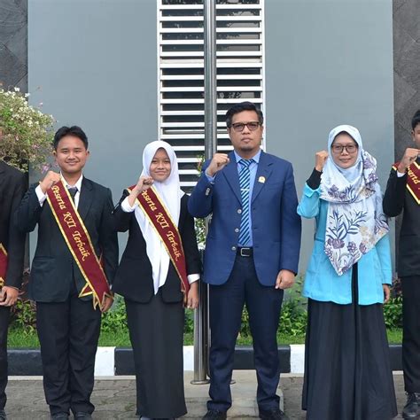 Latih Kemampuan Siswa Berpikir Kritis Sma Plus Pgri Cibinong Gelar