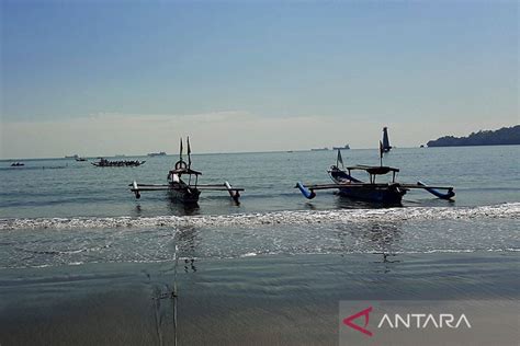 Nelayan Dan Wisatawan Diimbau Waspadai Gelombang Tinggi Di Laut Selatan