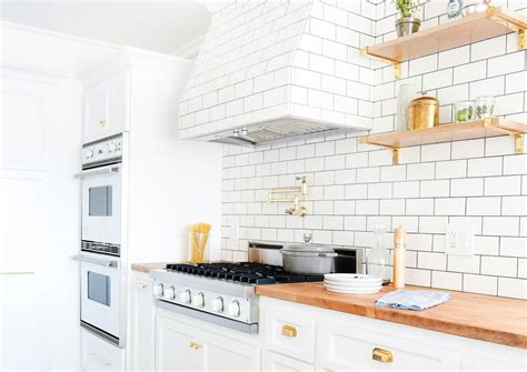 Плитка белая кирпичиком на фартук - 44 фото