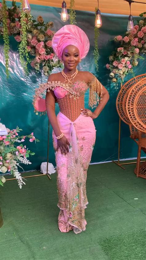 Pin by 𝙰𝚣𝚊 on Lᴀ Mᴀɴɪᴇʀᴇ African dress African wedding Global dress