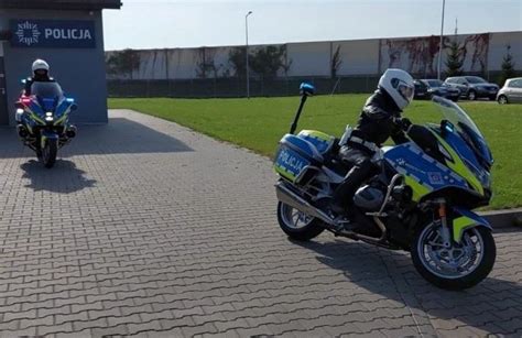 Nowe Motocykle Na Wyposa Eniu Policjant W Z Gr Jca Jedno Lady U Atwi