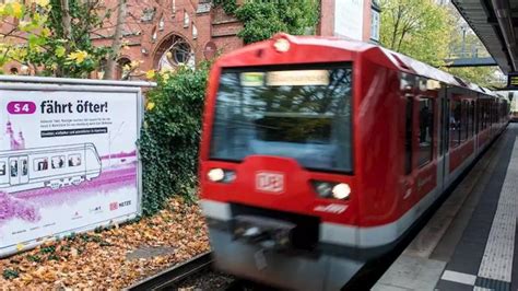 Hamburg Unfall Am Bahnhof Nettelnburg 23 Jähriger Stolpert Ins S