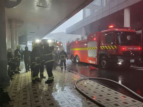 Incendio En Un Hospital Deja 9 Muertos Mientras Un Tifón Toca Tierra En