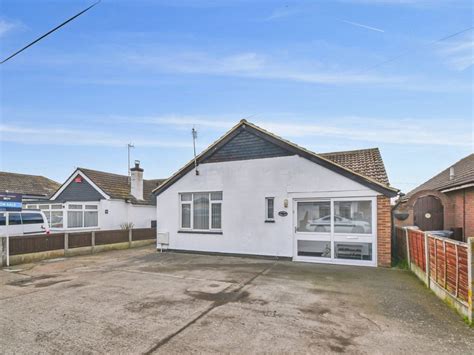 2 Bed Bungalow For Sale In Bentley Avenue Herne Bay Ct6 Zoopla