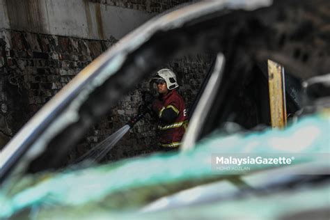 Keadaan Kebakaran Bengkel Kereta Di Shah Alam