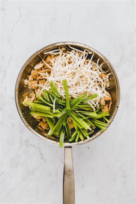 Vegetarisches Pad Thai Rezept mit Ei & Tofu | Aline Made