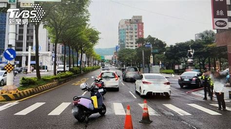 新聞 又是行人地獄！鄭寶清妻走斑馬線遭左彎車撞飛 大腿骨慘斷 Hatepolitics板 Disp Bbs