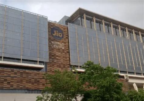 Reliance Jio Infocomm Rolls Out True G Services In More Indian Towns