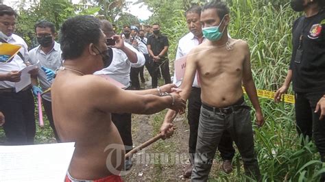 Rekonstruksi Kasus Pembunuhan Sopir Angkot Di Tangerang Foto