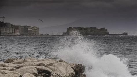 Maltempo Collegamenti Marittimi Ridotti Per Ischia E Procida La