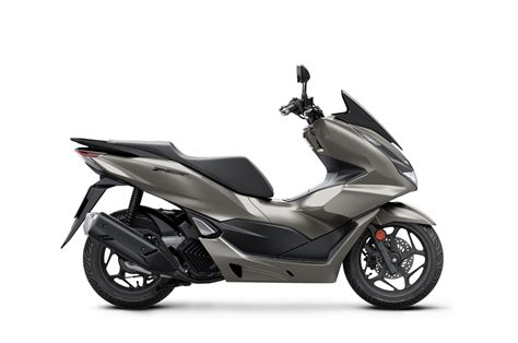 American Honda Introduces New SCL500 And Updated Shadow Phantom Motor