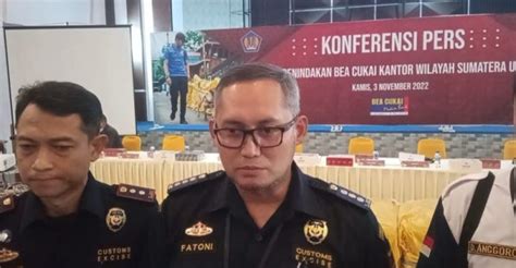 Bea Dan Cukai Sumut Amankan Ratusan Karung Pakaian Bekas Dari Malaysia